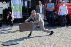 Eröffnung-Straßenkunstfestival-Heiko-Schmelzle-und-Herr-Konrad-in-Norden-am-24.8.2019-11
