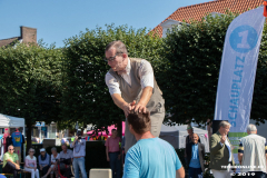Eröffnung-Straßenkunstfestival-Heiko-Schmelzle-und-Herr-Konrad-in-Norden-am-24.8.2019-19