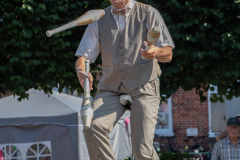 Eröffnung-Straßenkunstfestival-Heiko-Schmelzle-und-Herr-Konrad-in-Norden-am-24.8.2019-23