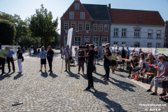 Eröffnung-Straßenkunstfestival-Heiko-Schmelzle-und-Herr-Konrad-in-Norden-am-24.8.2019-6
