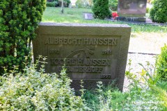 Albrecht-Hansesen-Kaethe-Hanssen-Grabstein-Grab-Parkfriedhof-Stadt-Norden-6.8.2022-80