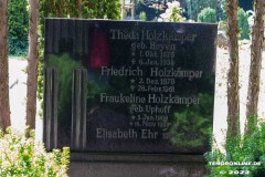 Theda-Friedrich-Fraukeline-Holzkaemper-Elisabeth-Ehr-Grabstein-Grab-Parkfriedhof-Stadt-Norden-6.8.2022-99