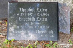 Theodor-Extra-Elisabeth-Extra-Lieselotte-Christoph-Grabstein-Grab-Parkfriedhof-Stadt-Norden-6.8.2022-90