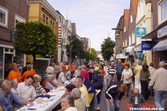 laengste-Teetafel-der-Welt-Stadt-Norden-Ostfriesland-22.8.2004-13