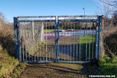 Tor zum Wildbahn Sportplatz  Norden Februar 2019