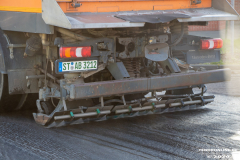 Baustelle-Schulstraße-Große-Mühlenstraße-Vorbereitungen-Asphaltieren-Tell-Bau-Spezialkehrmaschiene-ALBA-Mercedes-Arocs-Stadt-Norden-11.3.2020-15