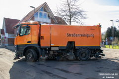Baustelle-Schulstraße-Große-Mühlenstraße-Vorbereitungen-Asphaltieren-Tell-Bau-Spezialkehrmaschiene-ALBA-Mercedes-Arocs-Stadt-Norden-11.3.2020-4