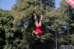 Straßenkunstfestival-Norden-2019-Duo-Charisma-Torfmarkt-Norden-24.8.2019-10