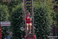 Straßenkunstfestival-Norden-2019-Duo-Charisma-Torfmarkt-Norden-24.8.2019-13