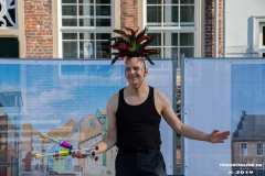Straßenkunstfestival-Norden-2019-Duo-Diagonal-Torfmarkt-Norden-24.8.2019-14