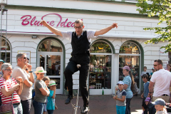 Straßenkunstfestival-Norden-2019-Herr-Konrad-Osterstraße-Blume-Ideal-25.8.2019-3