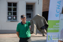 Straßenkunstfestival-Norden-2019-Herr-Konrad-Torfmarkt-Stadtwerke-Schauplatz-l-25.8.2019-20