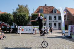 Straßenkunstfestival-Norden-2019-Herr-Konrad-Torfmarkt-Stadtwerke-Schauplatz-l-25.8.2019-21