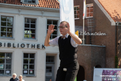 Straßenkunstfestival-Norden-2019-Herr-Konrad-Torfmarkt-Stadtwerke-Schauplatz-l-25.8.2019-22