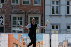 Straßenkunstfestival-Norden-2019-Herr-Konrad-Torfmarkt-Stadtwerke-Schauplatz-l-25.8.2019-23