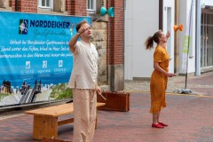 Der-Kofferzirkus-Strassenkunstfestival-Sommerfest-Norden-27.8.2022-11