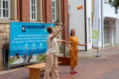 Der-Kofferzirkus-Strassenkunstfestival-Sommerfest-Norden-27.8.2022-12