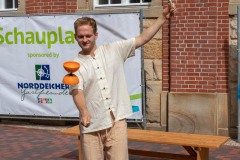 Der-Kofferzirkus-Strassenkunstfestival-Sommerfest-Norden-27.8.2022-9