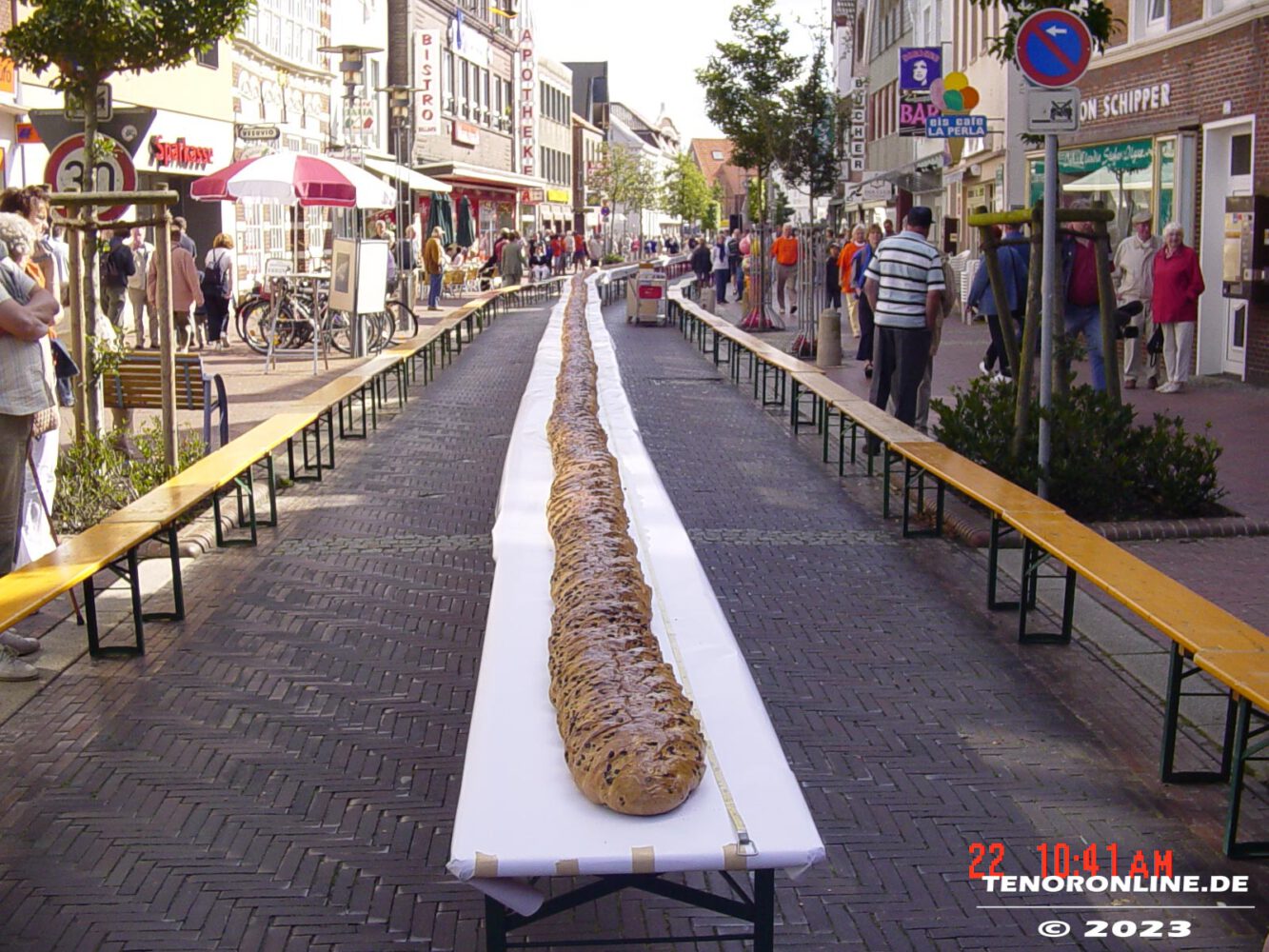 Längste Teetafel der Welt Stadt Norden 22.8.2004