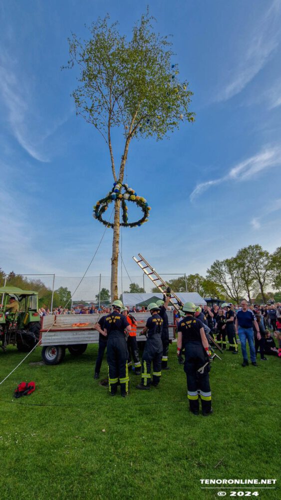 Hage – Impressionen Maibaum am Sportplatz 2024