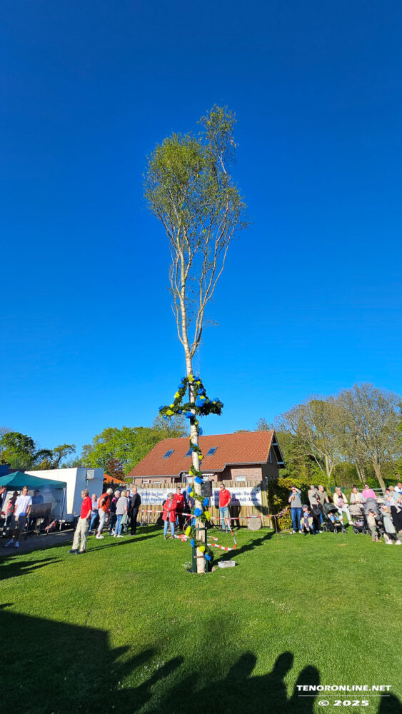 Hage – Maibaumfeier auf dem Sportplatz 2025